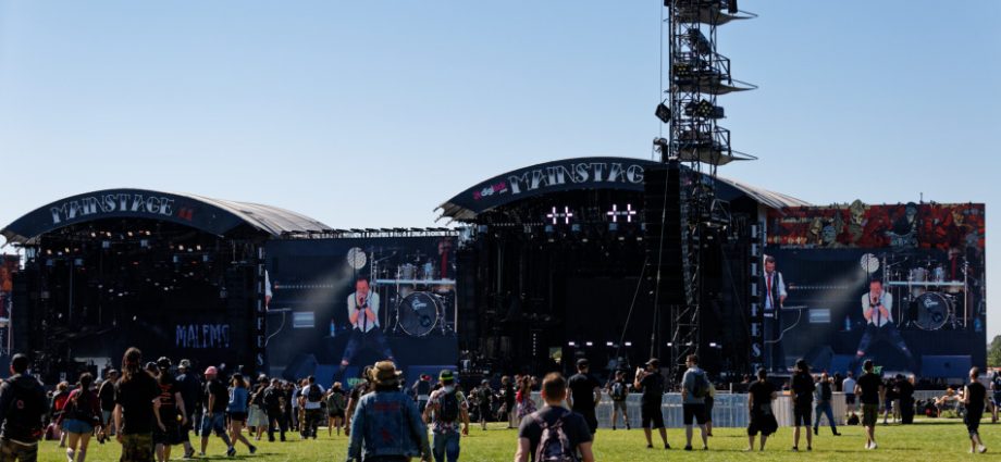308A5148 DxO 920x425 - Le HELLFEST avec ses irréductibles métaleux s’installe dans un petit village nantais du nom de Clisson – Jour 1
