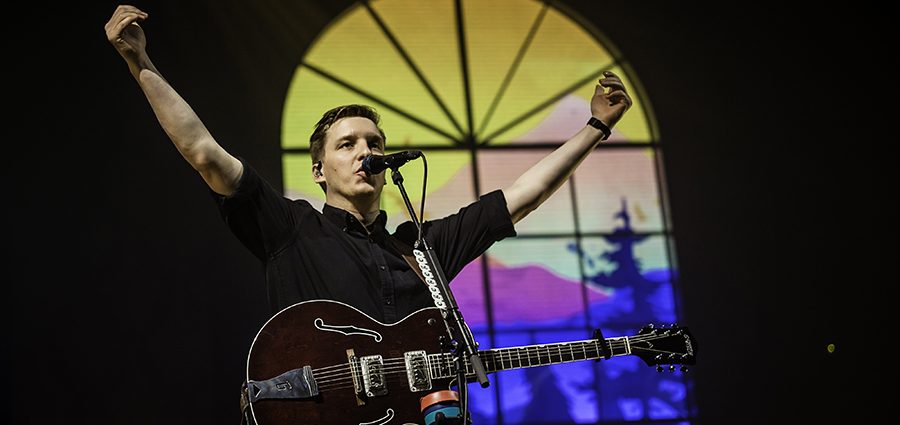 Ezra 4871 900x425 - George Ezra Illumine le Zénith de Paris