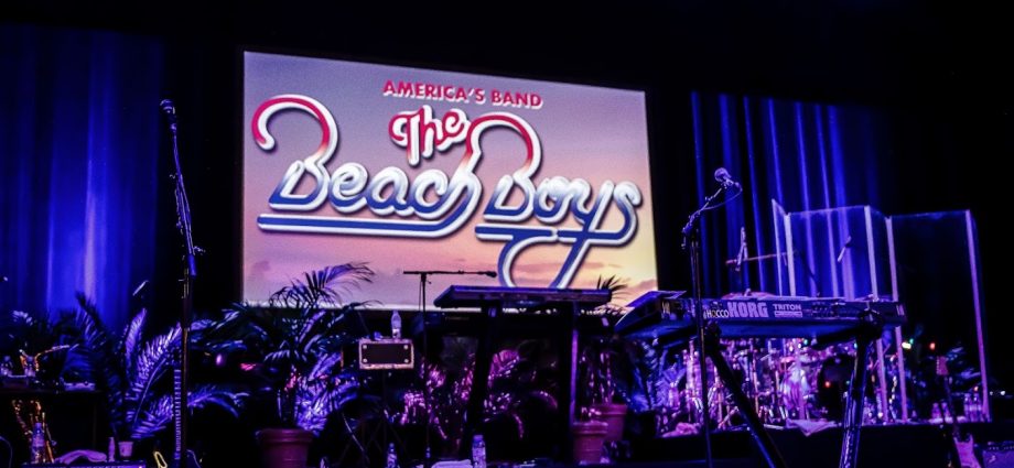 Photo 1 920x425 - The Beach Boys font surfer l'Olympia (27 juin 2019)