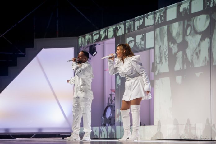 2496 1 2 695x463 - Vitaa et Slimane - VersuS Tour