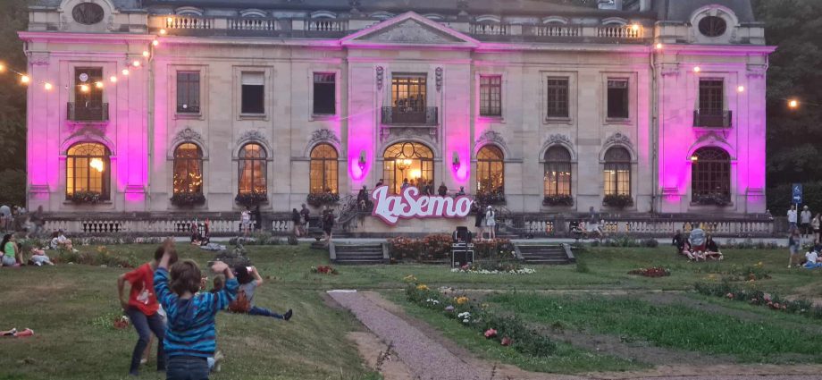 356458402 230166369889134 9041384296618883604 n 920x425 - Le Festival LaSemo fête ses 15 ans !